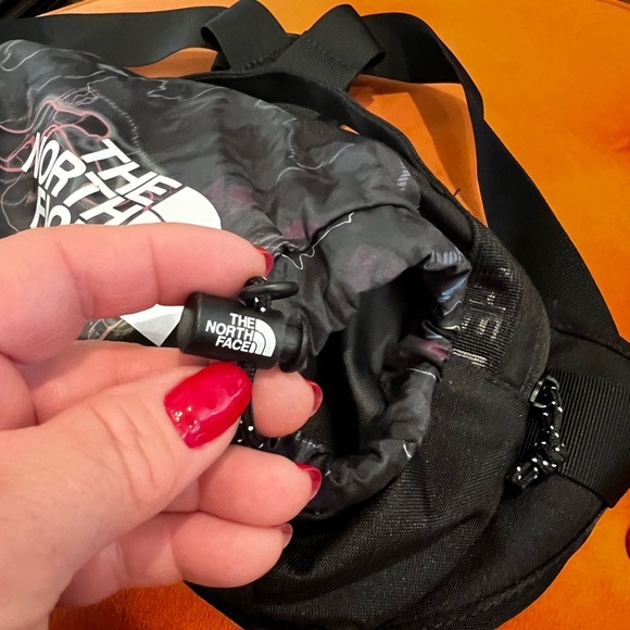 NorthFace Fanny Bag - Picture 4 of 5
